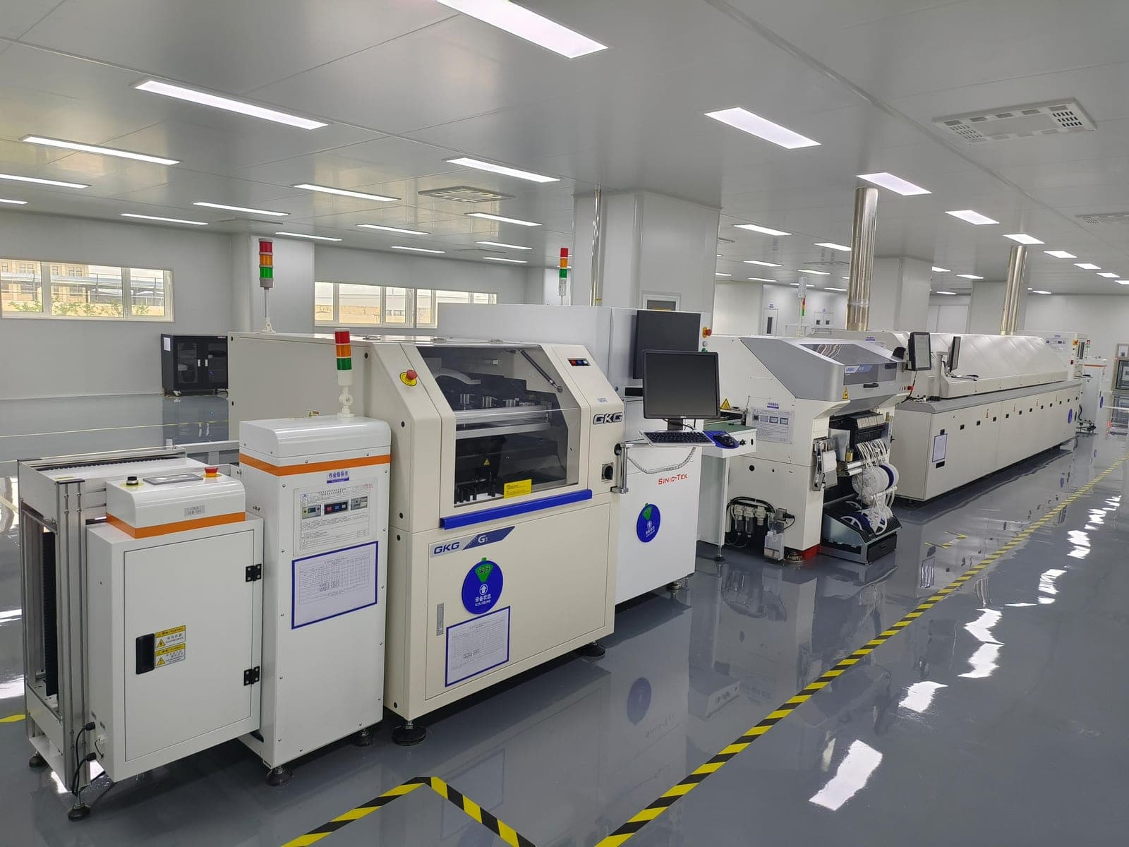 Fully automatic high-precision SMT placement line